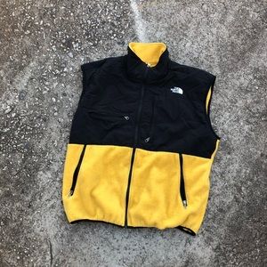 Men’s north face vest size XXL YELLOW